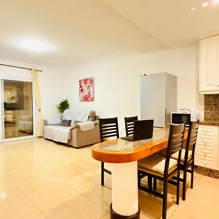 In Cristianos Balcony And On Foot Lägenhet *